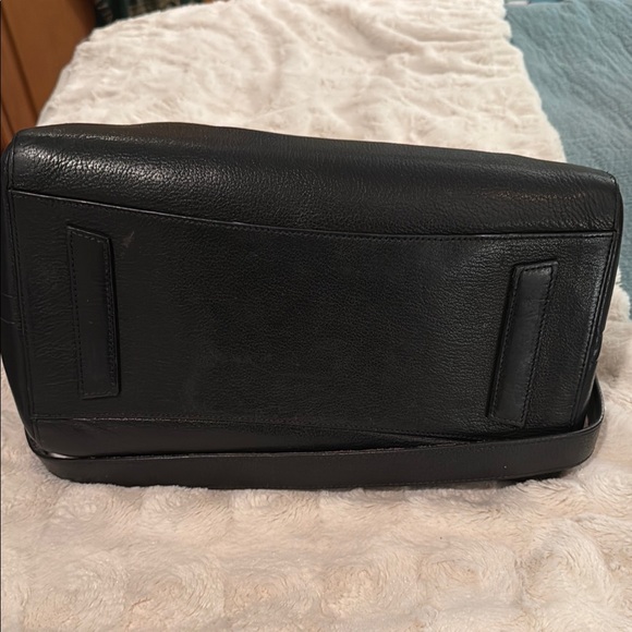 ✨HP✨ Givenchy Antigona Bag - Picture 8 of 15